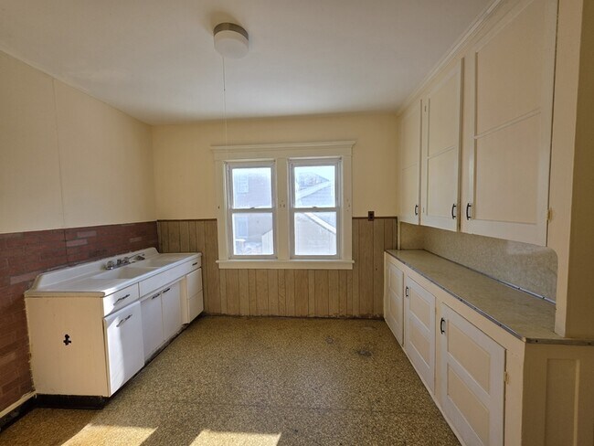 Photo - 14 Eckhert St Unidad #1