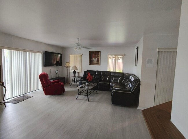 Photo - 616 White Water Dr