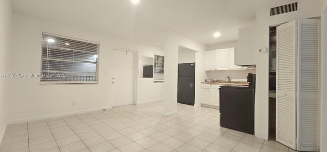 Building Photo - 95 NE 41st St Unit I138