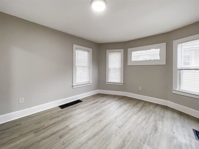 Photo - 196 N Burgess Ave