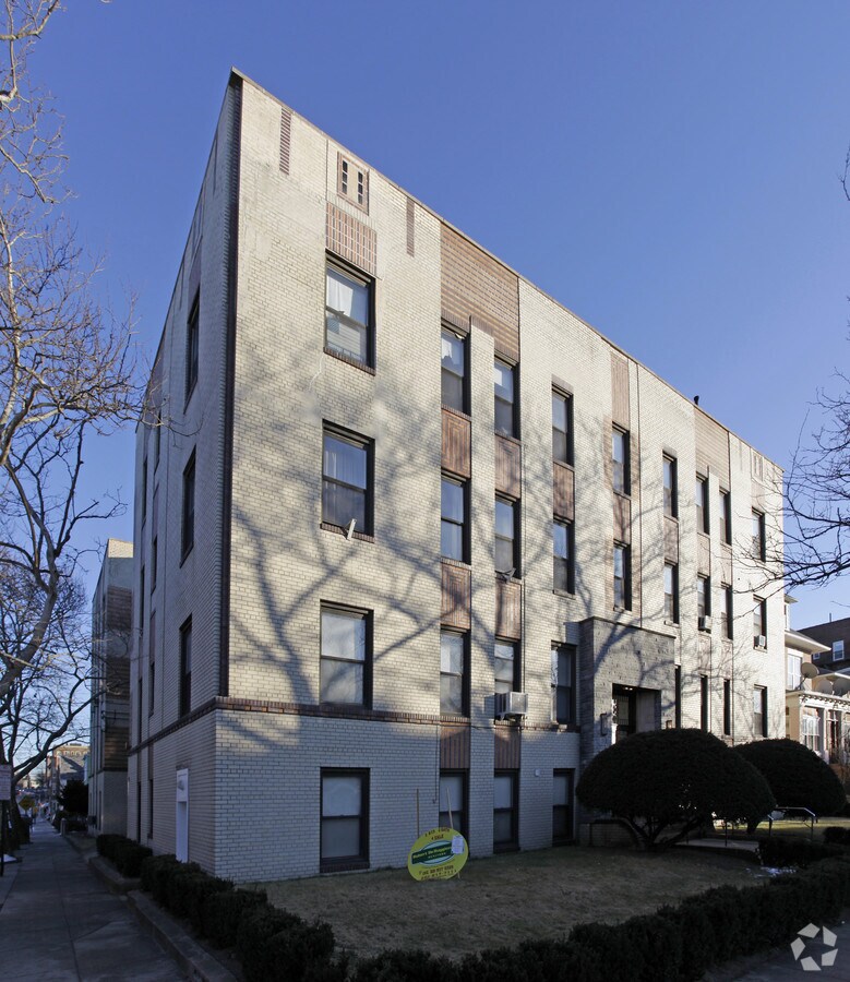 Photo - 1722 Kennedy Blvd