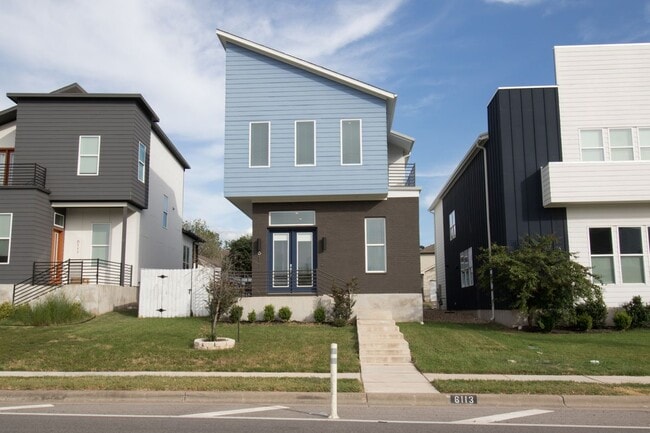 Building Photo - 6113 Sendero Hills Pkwy Rental