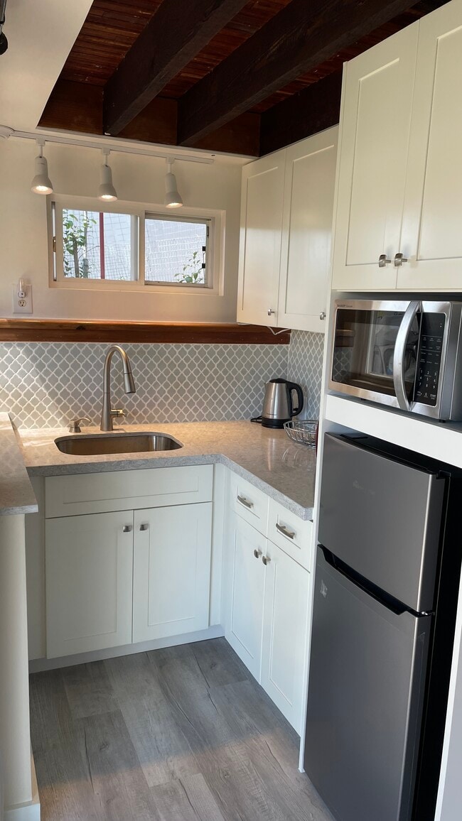 kitchen - 1676 Kamamalu Ave Unit NA