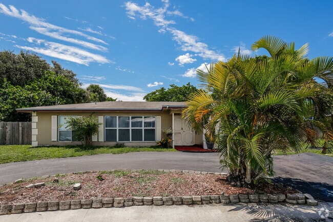 Building Photo - 7401 NW 84th St Rental