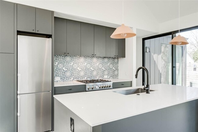 Photo - 2615 Willow St