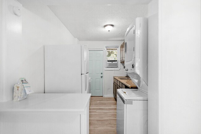 Photo - 2101 W Romana St Unit B