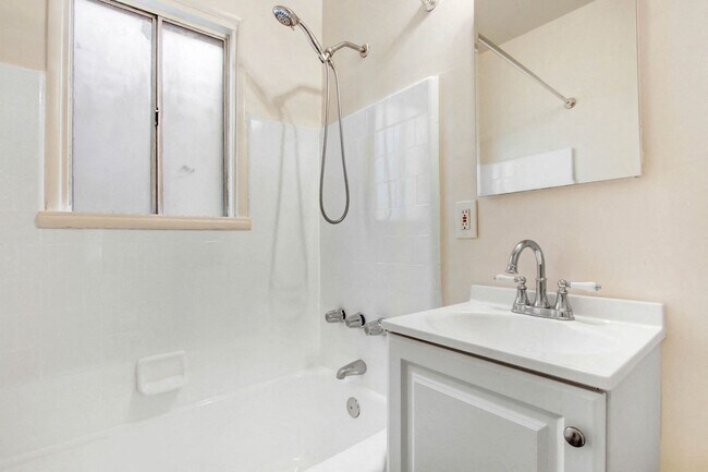 Photo - Oxford Avenue Apartments II