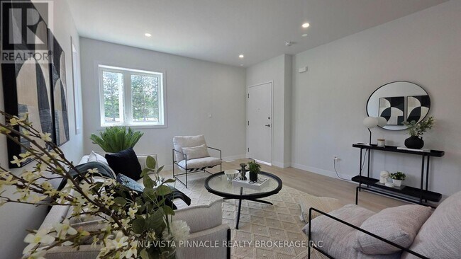 Photo - 1208 Fanshawe Park Rd E