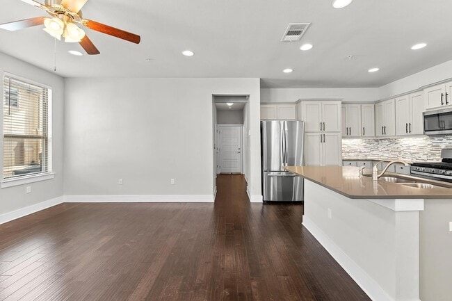 Photo - 13800 Lyndhurst St Unit 211