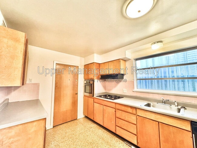 Photo - 2655 Hyman Pl