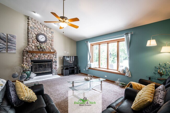 Photo - Beautiful 3 bedroom 2 Bath in the Perfect Location!!