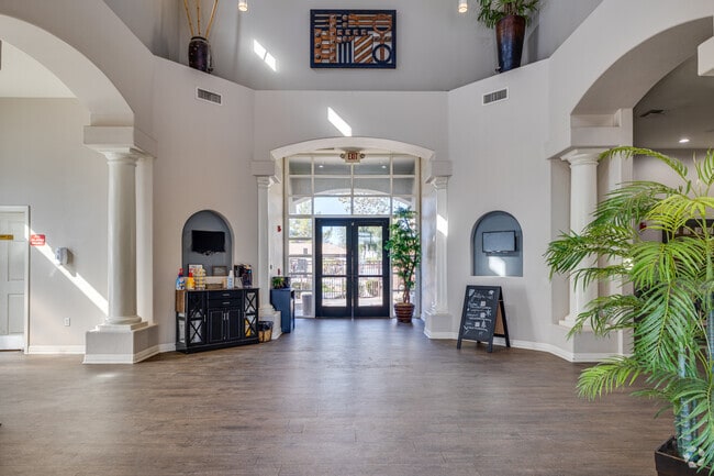 Oficina de arrendamiento - The Villas At Camelback Crossing