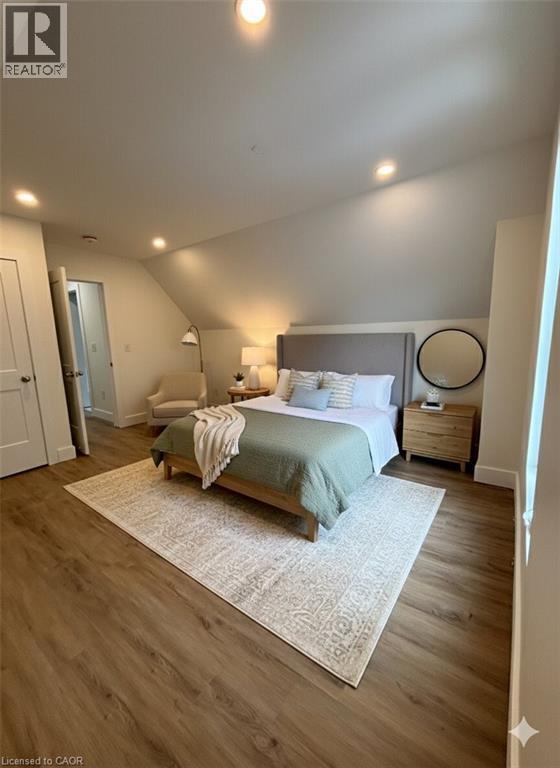 Photo - 259 John St S