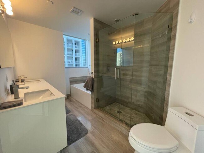 Photo - 1300 Brickell Bay Dr Unit 2503