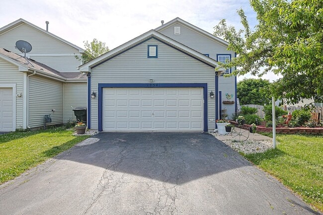 Building Photo - 1854 S Fallbrook Dr