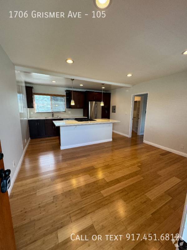 Building Photo - 1706 Grismer Ave Unit 105 Rental