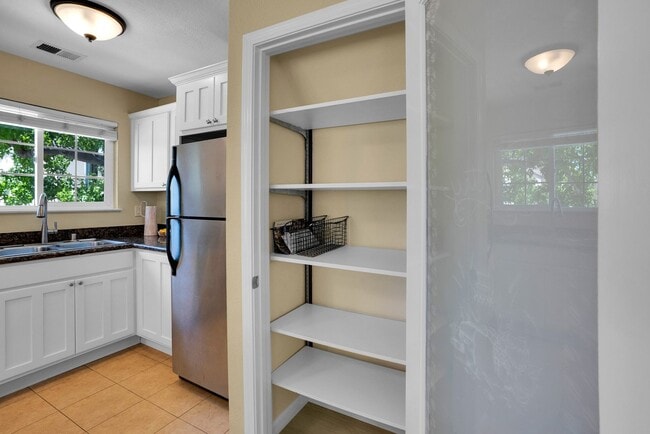 Photo - Excellent Santa Clara Location! Open Floor Plan! Granite Counters!