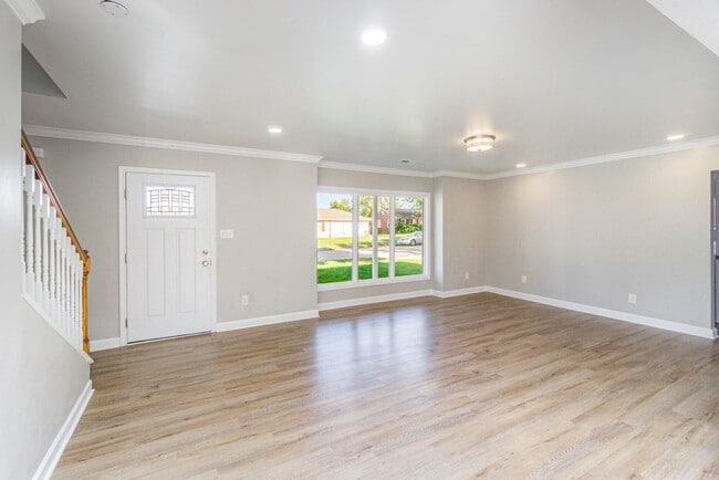 Photo - 358 Sheridan Dr