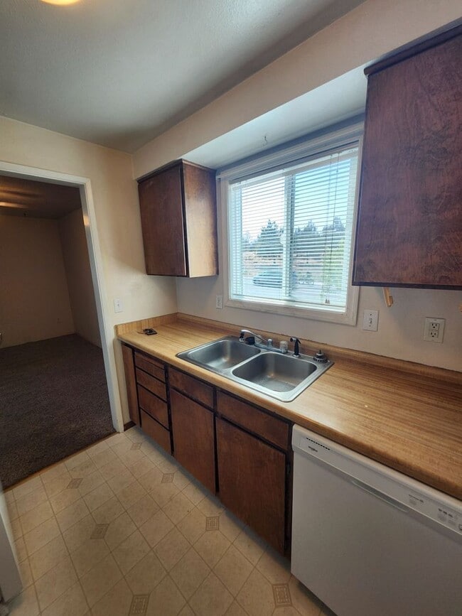 Photo - 2 Bed/1 Bath Apartment in NE Bend - Wichita Way Unit 1865
