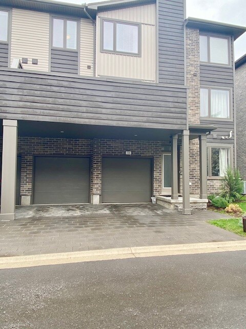 Photo - Hyde Park * 3 Bdrm Double Car Garage * 3 Level * MAY 1st Unit 134