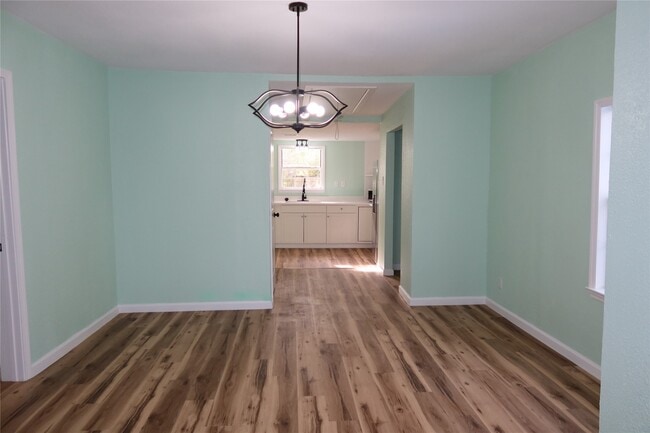 Photo - 5122 Avenue L