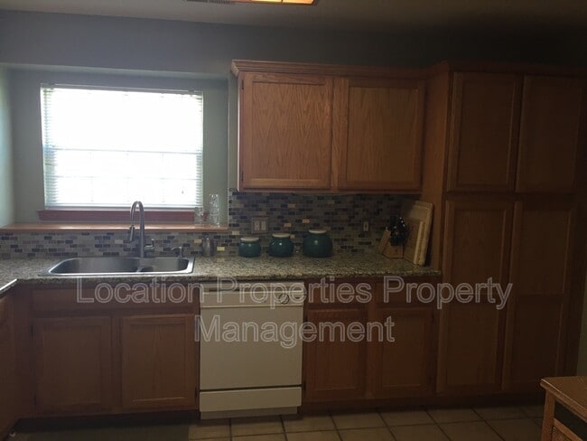 Photo - 4963 Stoneback Dr W