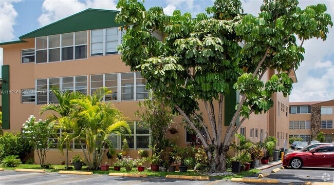 Building Photo - 110 Royal Palm Rd Unit 319 Rental