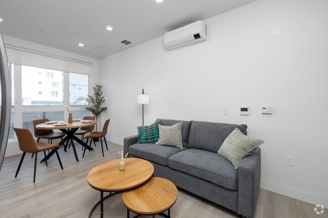5BD, 5BA - 1,522SF - Living Room - Polaris LUX