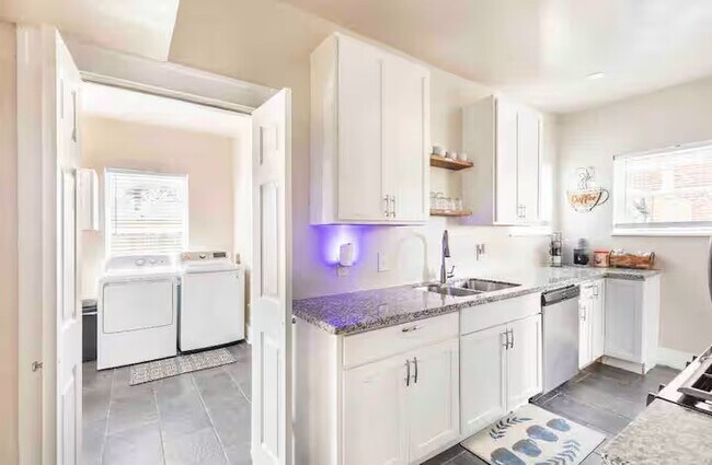 Photo - 2108 Berry St