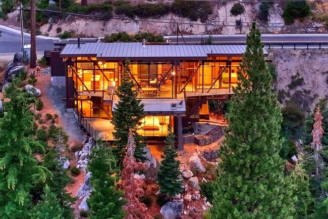 Photo - Architectural gem