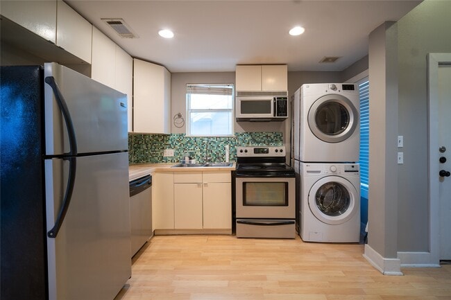 Photo - 711 Graham Pl