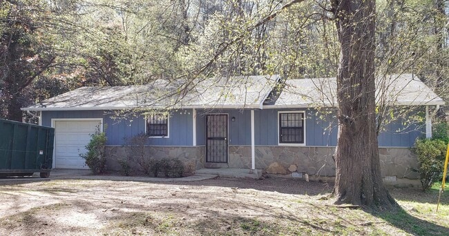 Building Photo - 3 Bedroom 2 Bath House