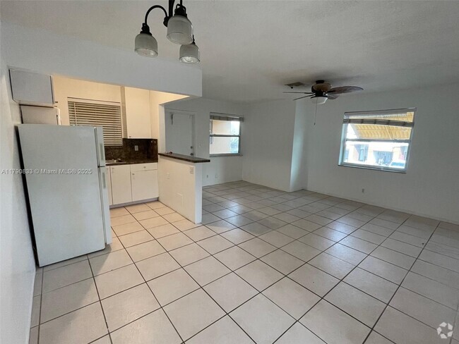 Building Photo - 1702 McKinley St Unit 11 Rental