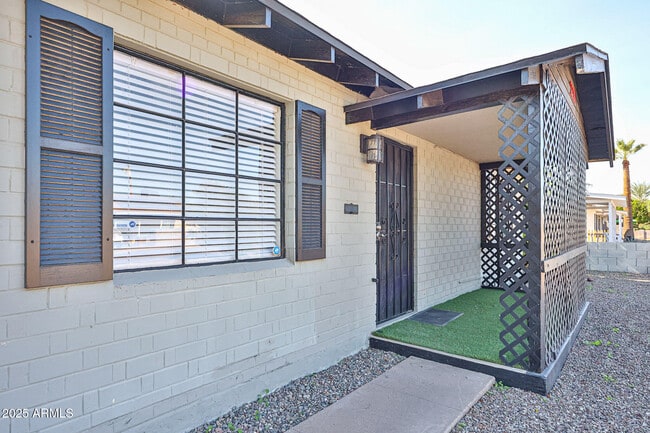 Photo - 2221 W Clarendon Ave