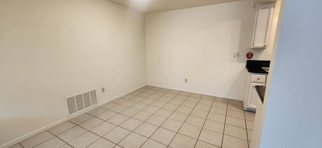 Photo - 8468001/37T Unit 8468001002- 395 Bouy Way