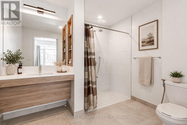 Photo - 8 Beverley Glen Blvd Unit 228