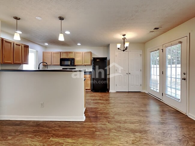 Photo - 307 Meadows Ln