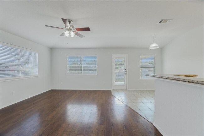 Photo - 906 Washburn Dr