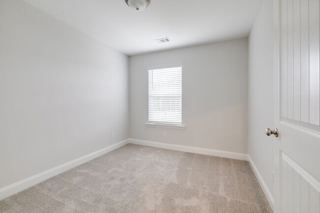 Photo - 37 Belleau Woods Cir