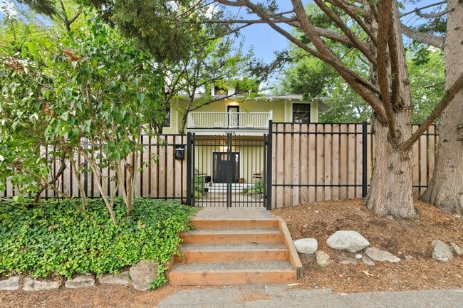 Photo - 6bd/3.25ba Seattle House