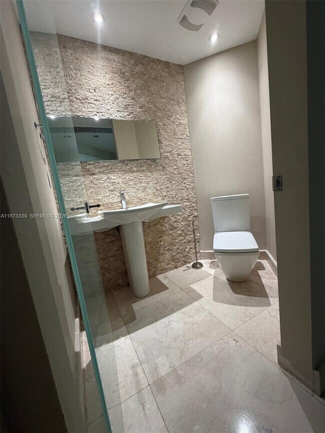 Photo - 3131 NE 188th St Unit 1-702