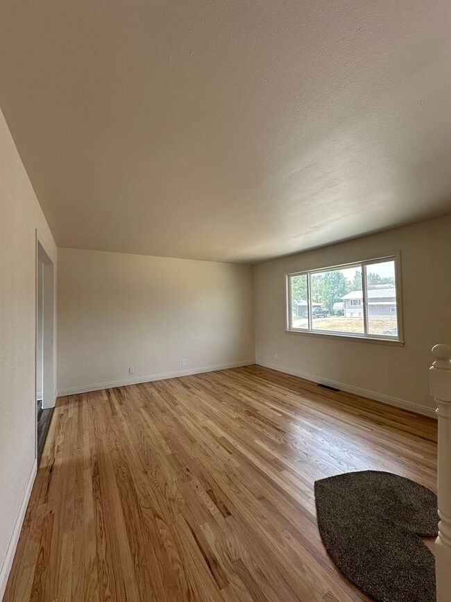 Photo - 4bed Rental June 2026
