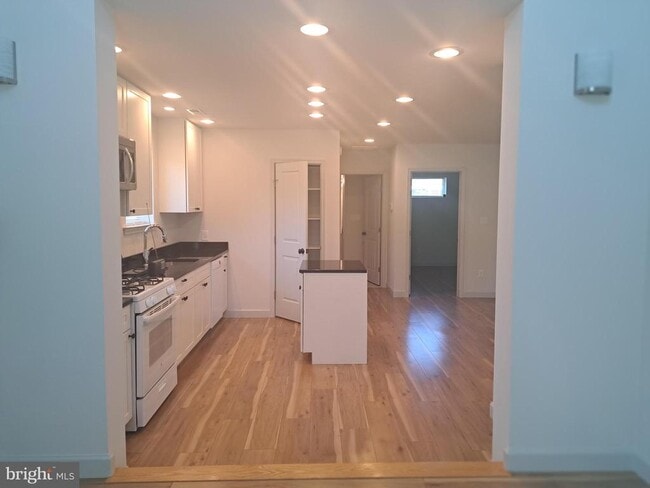 Building Photo - 20416 Hopkins Rd