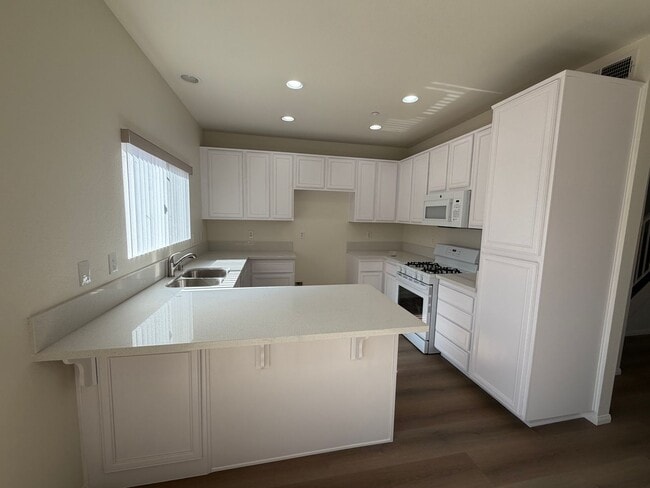Photo - Fully Renovated and Move-In Ready Unit 15
