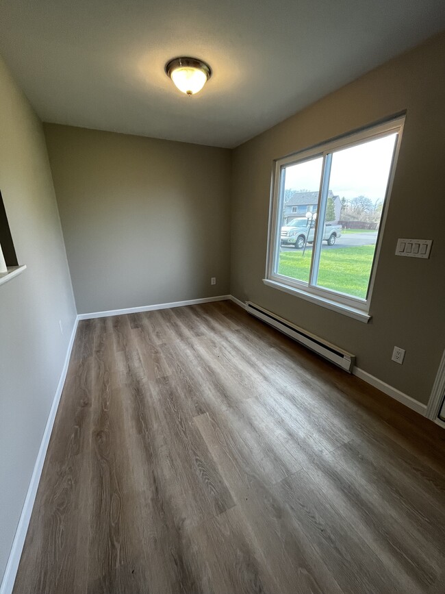 Dining Room right inside from front door - 56 Suncrest Dr Apartments Unit B