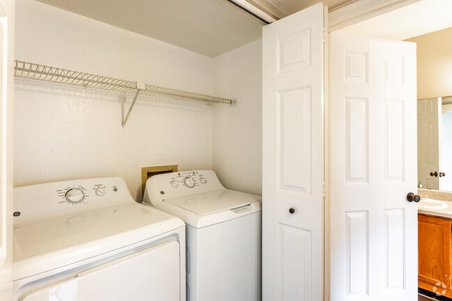 1BR, 1BA - Agave 755SF