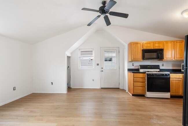 Photo - 689 2nd St Unit 2