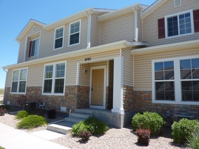 Building Photo - 3 Bed 2.5 Bath Townhome With AC Available ...
