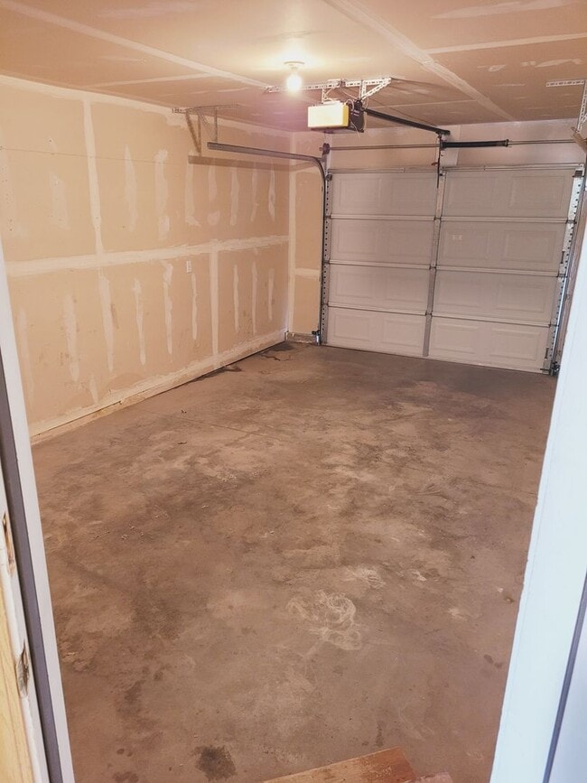 Photo - Bright & Convenient Townhouse Living!