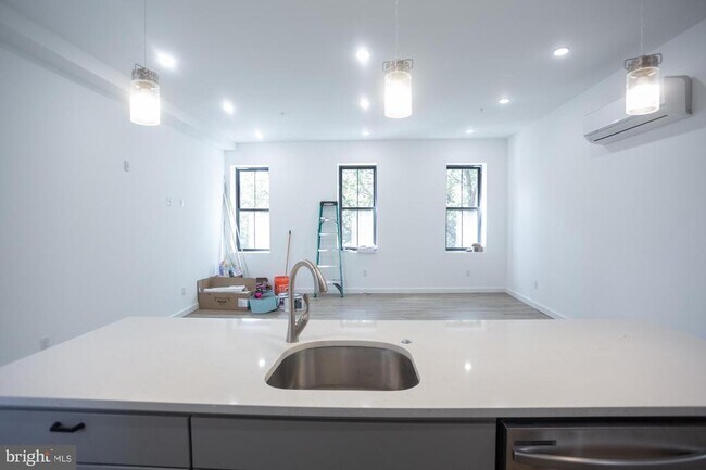 Photo - 3945 Lancaster Ave